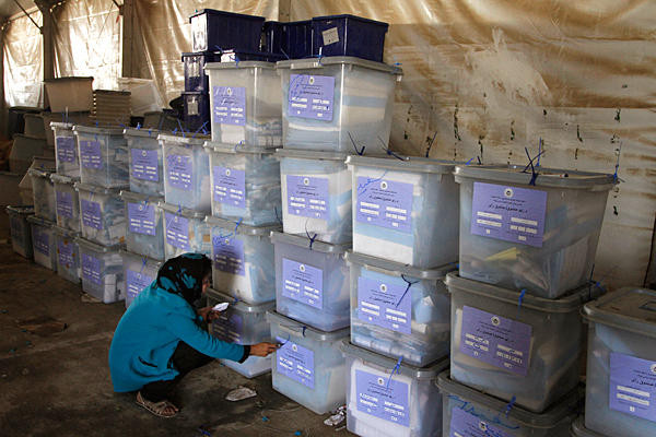 Αφγανιστάν: Χιλιάδες καταγγελίες για εκλογική νοθεία