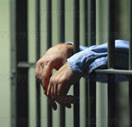 Αφιέρωμα: Απαράδεκτες συνθήκες στα αστυνομικά κρατητήρια