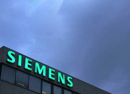 Süddeutsche Zeitung: Δύο δις ευρώ ως αποζημίωση θα ζητήσει η Ελλάδα από τη Siemens