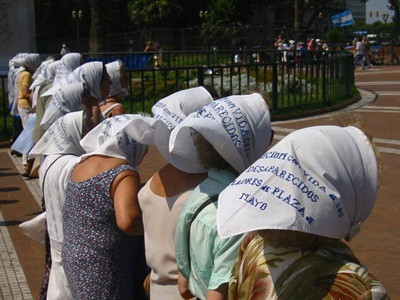 Μαραντόνα: Να δοθεί το Νόμπελ Ειρήνης στις «Γιαγιάδες της Πλατείας Μαΐου»