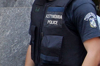 Ηράκλειο: Κλοπή 700 ευρώ από αστυνομικούς καταγγέλλει μετανάστης