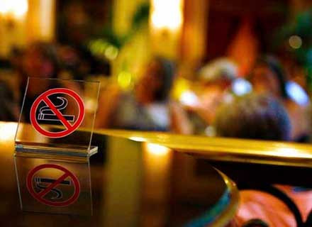 Το 80% παραβιάζει τον αντικαπνιστικό νόμο σύμφωνα με «μυστικούς» του Υπουργείου