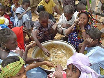 Ένα δισ. ανθρώπους πλήττει η πείνα, που απειλεί 29 χώρες