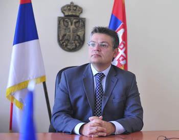 «Κατά της ένταξης της Σερβίας στην Ε.Ε. τα επεισόδια στη Γένοβα»