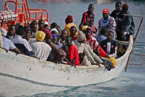 Διάσωση 42 μεταναστών που είχαν εγκλωβιστεί σε νησίδα στον Έβρο