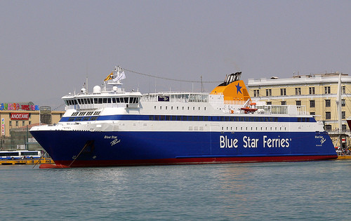 Προσέκρουσε στο λιμάνι της Δονούσας το Blue Star Paros