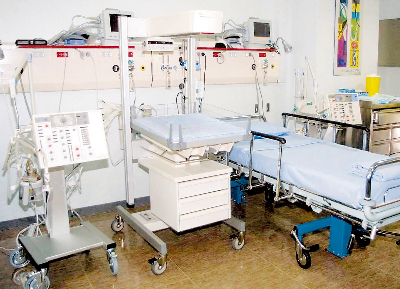 Ξαναρχίζουν οι προμήθειες στα νοσοκομεία μετά τις διαβεβαιώσεις Λοβέρδου