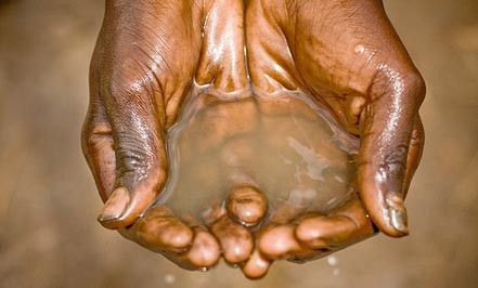 Δεκάδες νεκροί από μολυσμένο πόσιμο νερό στην Αϊτή