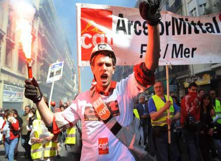 Σε νέες κινητοποιήσεις τα συνδικάτα  στη Γαλλία