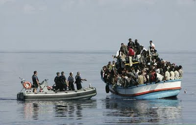 Επιχείρηση του Λιμενικού για προσέγγιση σκάφους με μετανάστες