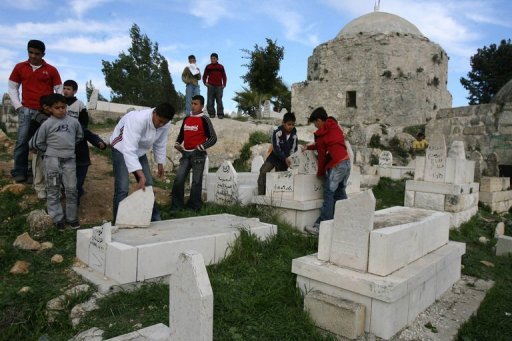 Εβραίοι έποικοι σύλησαν τάφους στην Δυτική Όχθη