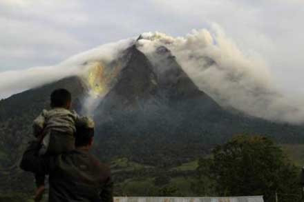 Εξερράγη το ηφαίστειο Μεράπι στην Ινδονησία