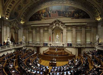 Στον «αέρα» ο προϋπολογισμός λιτότητας της Πορτογαλίας