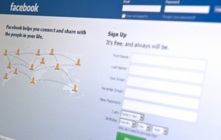 Ειδικοί πληρώνονταν για ταυτοποίηση προσωπικών δεδομένων χρηστών του Facebook