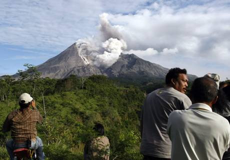 Έξι νεκροί από τη νέα ισχυρή έκρηξη του ηφαιστείου Merapi