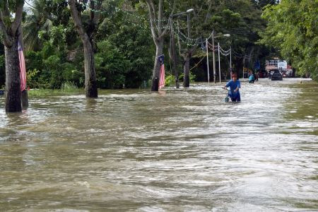 Στους 140 οι νεκροί από τις πλημμύρες στη Ταϋλάνδη