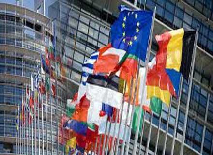 Αλλαγές στους κανονισμούς των οίκων αξιολόγησης εξετάζει η ΕΕ