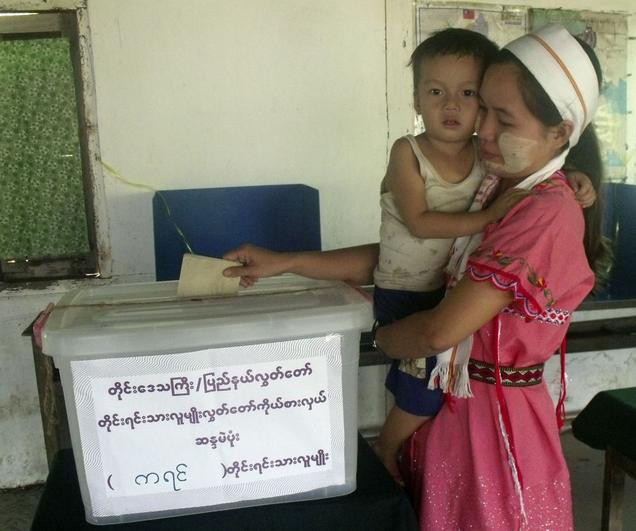 Ούτε ελεύθερες, ούτε δίκαιες οι εκλογές στη Βιρμανία