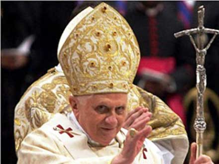 Σε συζήτηση για την παιδεραστία καλεί ο Πάπας τους καρδινάλιους