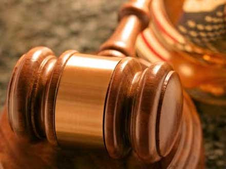 Ελεύθερος με περιοριστικούς όρους ο δικηγόρος που κατηγορείται για παιδική πορνογραφία