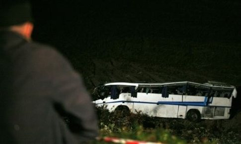 Εννιά νεκροί από την πτώση λεωφορείου του ΚΤΕΛ Ιωαννίνων σε χαράδρα στο Τεπελένι