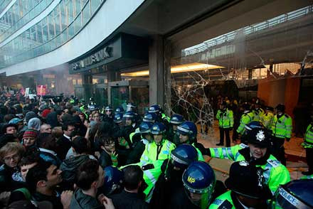 Συγκρούσεις φοιτητών-αστυνομίας στο Λονδίνο
