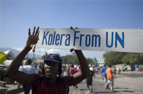 Οξύνονται οι ταραχές στην πληγείσα από τη χολέρα Αϊτή