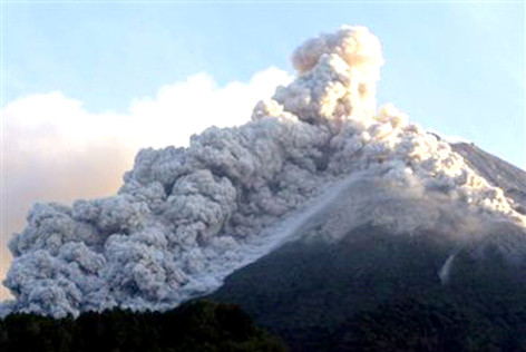 Πάνω από 300 οι νεκροί από τις εκρήξεις του ηφαιστείου Μεράπι