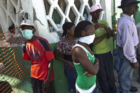 Ευθύνες στους κυανόκρανους για τη χολέρα στην Αϊτή