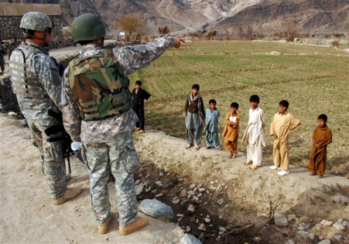«Ασφαλέστερα τα παιδιά στο Αφγανιστάν, από εκείνα σε Λονδίνο ή Νέα Υόρκη» λέει αξιωματούχος του ΝΑΤΟ