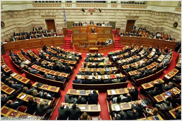 Αντιπαράθεση στη Βουλή για το νομοσχέδιο για τις συγχωνεύσεις