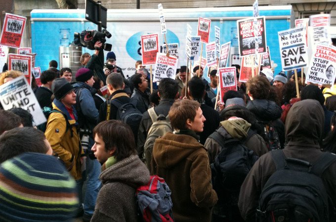 Συνεχίζονται οι διαμαρτυρίες και καταλήψεις Βρετανών φοιτητών