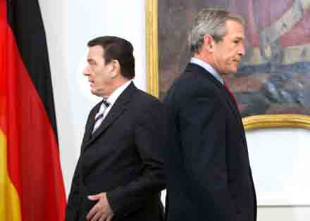 Έγγραφα αποκαλύπτουν γερμανικές προειδοποιήσεις προς τον Μπους για το Ιράκ
