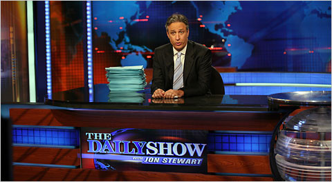 Το Daily Show σχολιάζει τις αποκαλύψεις του Wikileaks