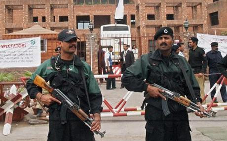 Μακελειό στο Πακιστάν από διπλή επίθεση καμικάζι