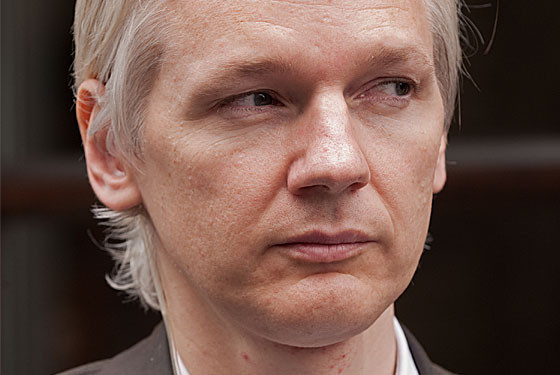 Προφυλακιστέος ο Julian Assange