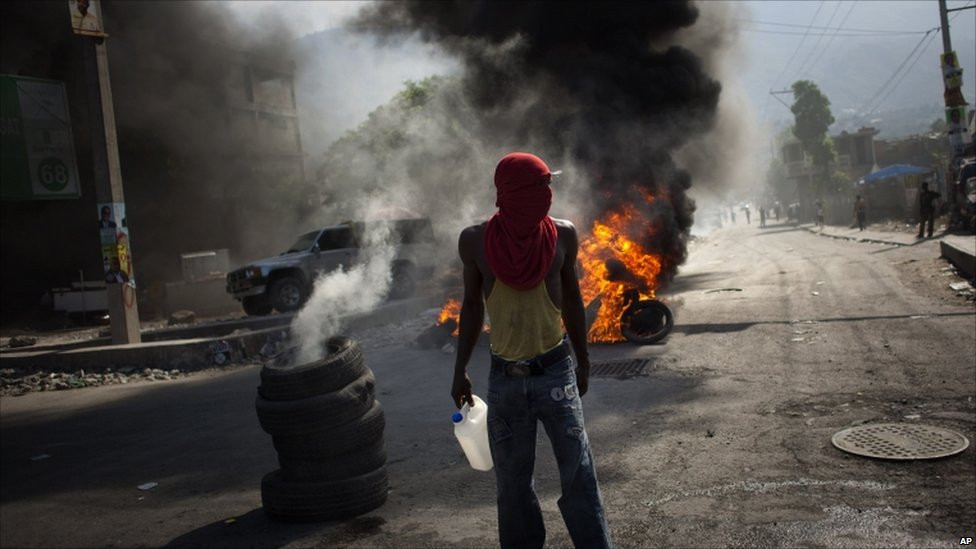 Σφοδρές συγκρούσεις με νεκρό διαδηλωτή στην Αϊτή