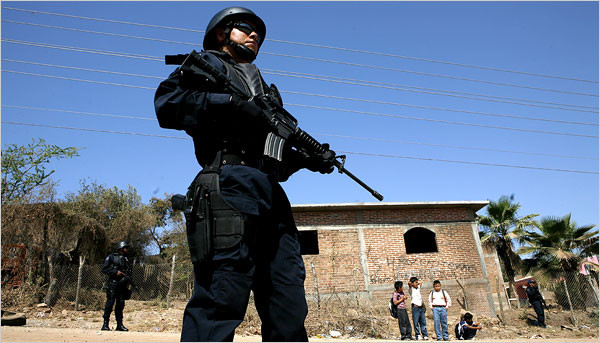 Συγκρούσεις αστυνομικών με τα καρτέλ ναρκωτικών στο Μεξικό