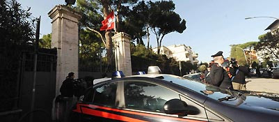 Ιταλία: Εκρήξεις παγιδευμένων δεμάτων σε πρεσβείες και πολιτική κρίση