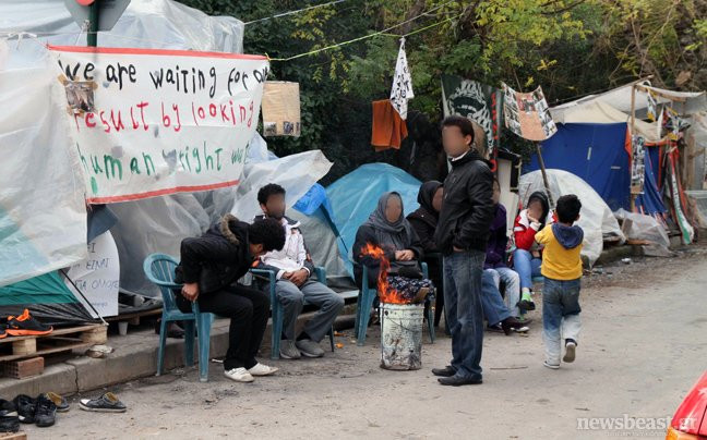 Επέμβαση των ΜΑΤ κατά Παλαιστινίων προσφύγων έξω από κτίριο του ΟΗΕ
