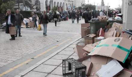 Παραμένουν… τα σκουπίδια στους δρόμους της Θεσσαλονίκης