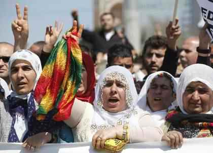 Πορεία προς τα γραφεία της Ε.Ε. για τη σύλληψη ηγετικού στελέχους του κουρδικού κόμματος DTP