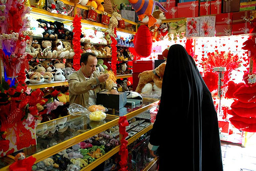 Απαγορεύονται τα δώρα για τον Άγιο Βαλεντίνο στο Ιράν