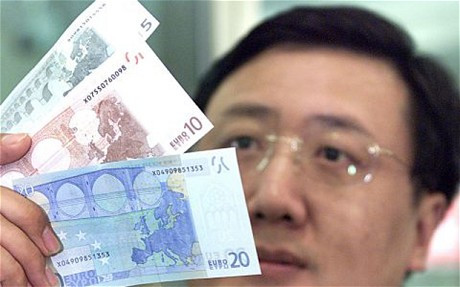 «Η Κίνα στηρίζει το ευρώ, επειδή τη συμφέρει»