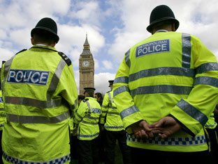 Τρομοκρατική επίθεση φοβάται η Βρετανία-Σε συναγερμό η αστυνομία