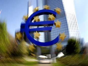 Wall Street Journal: Σκέψεις της ΕΕ για ενίσχυση του ευρωπαϊκού μηχανισμού στήριξης