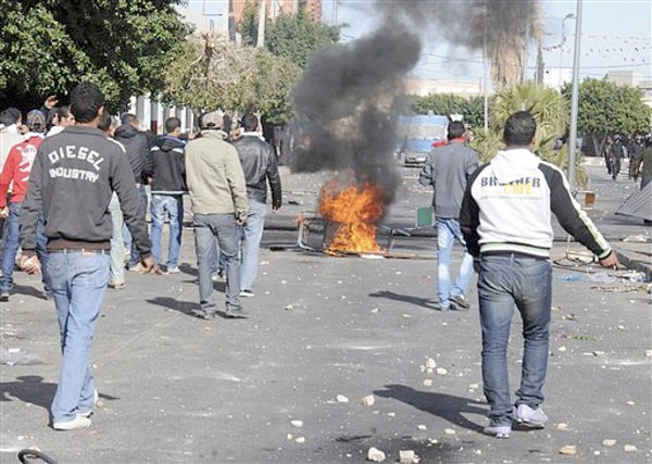 Τυνησία: Στους δρόμους της πρωτεύουσας ο στρατός, αποπομπή του ΥΠΕΣ