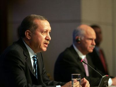 «Προβοκάτσια κατά Ερντογάν-Παπανδρέου οι παραβιασεις στο Αιγαίο;»