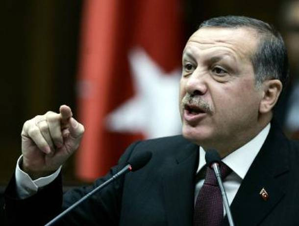 Ο Ερντογάν καλεί τη Μέρκελ να ζητήσει συγγνώμη από τους Τουρκοκύπριους