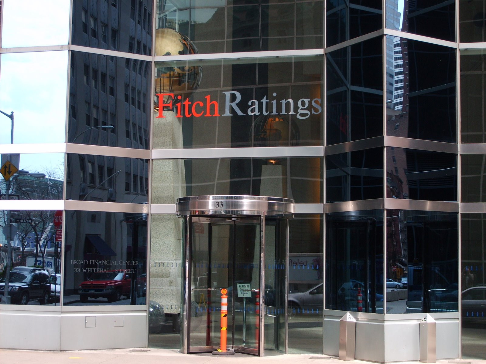 Πέντε ελληνικές τράπεζες υποβαθμίζει ο Fitch Ratings